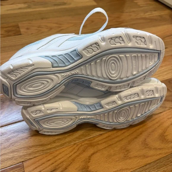 Reebok Women’s White Athletic Walking Shoes Size 7.5 NWT - Picture 4 of 5
